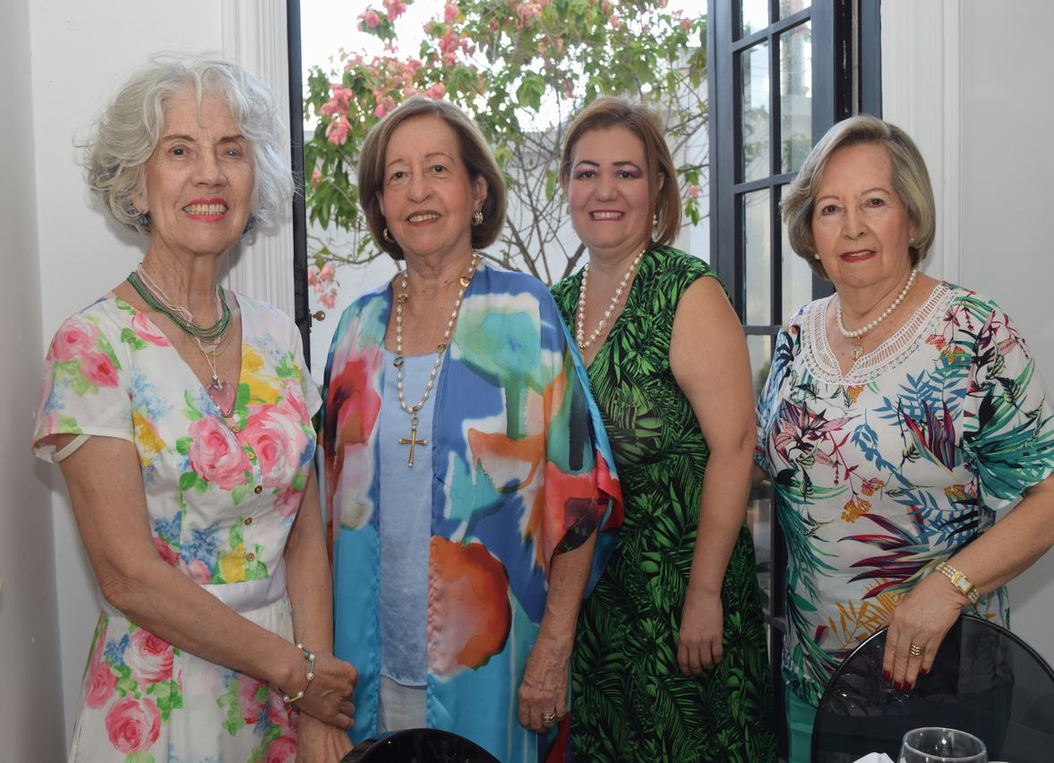 Nancy Ruiz, la cumpleañera Isabelita de Escandón, su hija Andrea Escandón e Isabel de Perdomo.